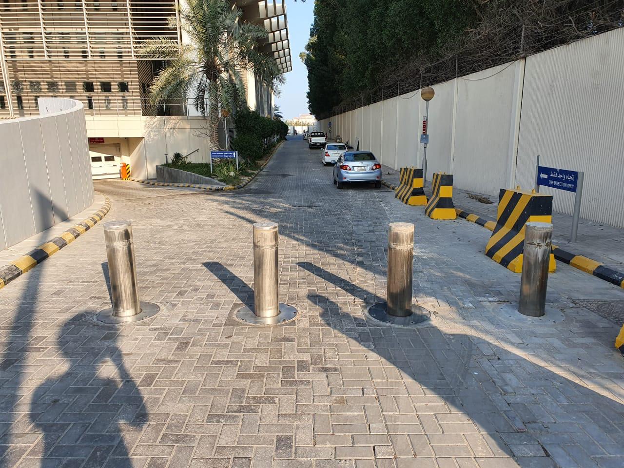 Hydraulic bollard 1